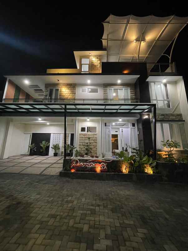 dijual rumah villa di kota batu malang