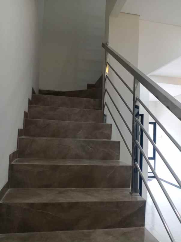 dijual rumah villa kalijudan indah