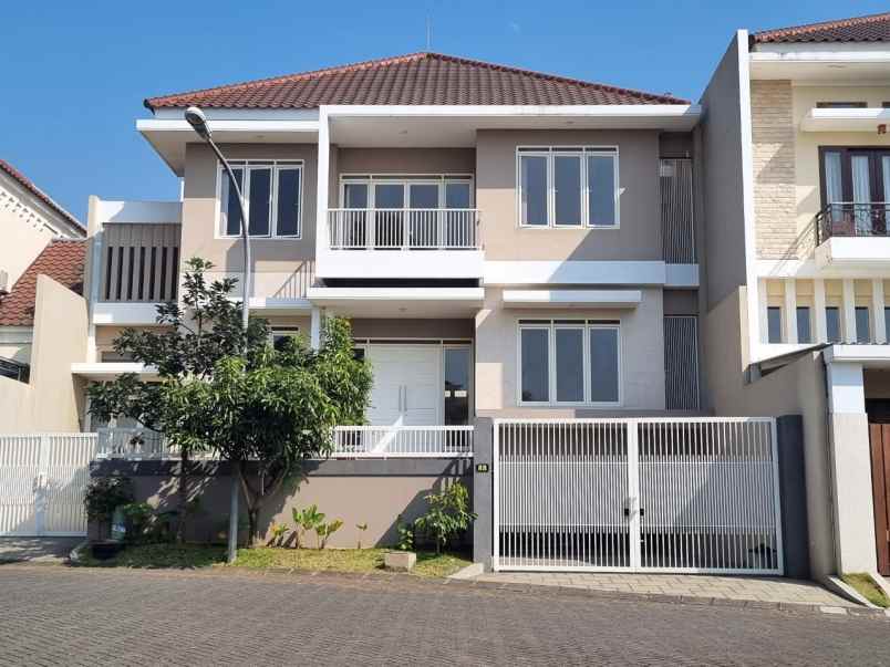 dijual rumah villa puncak tidar