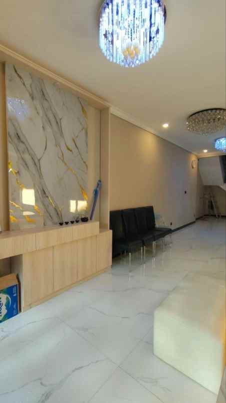 dijual rumah villa valencia pakuwon indah
