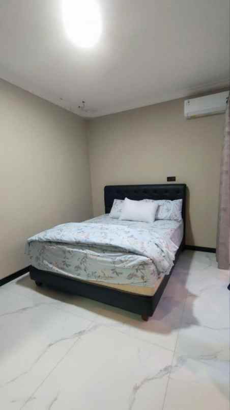 dijual rumah villa valencia pakuwon indah