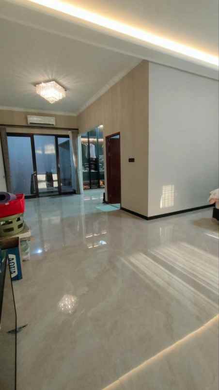 dijual rumah villa valencia pakuwon indah