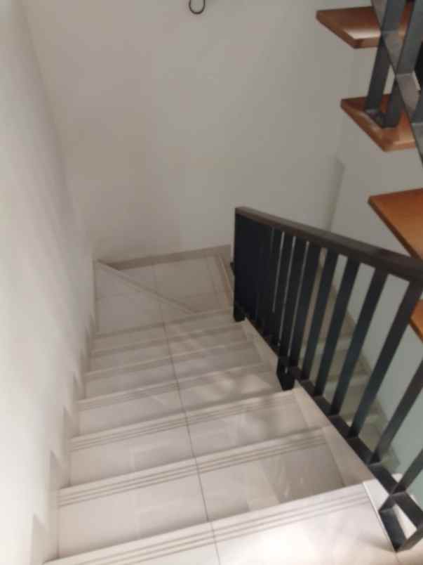 dijual rumah wisteria metland menteng