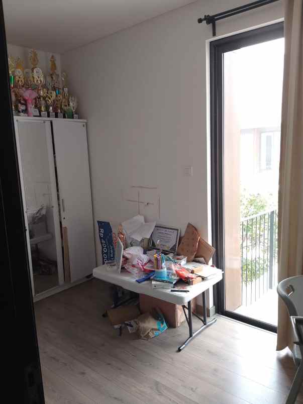 dijual rumah wisteria metland menteng