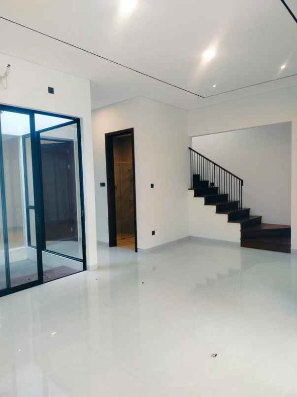 dijual rumah woodland citraland