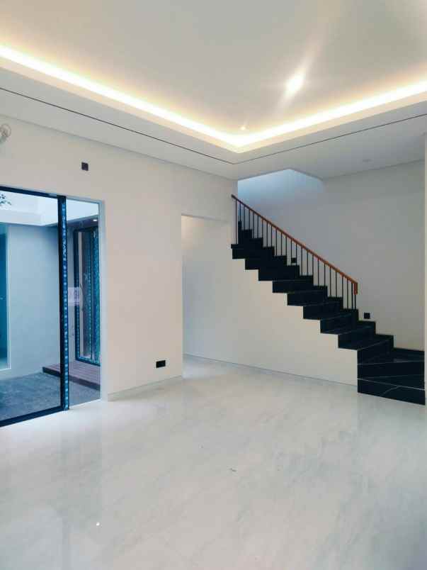 dijual rumah woodland citraland