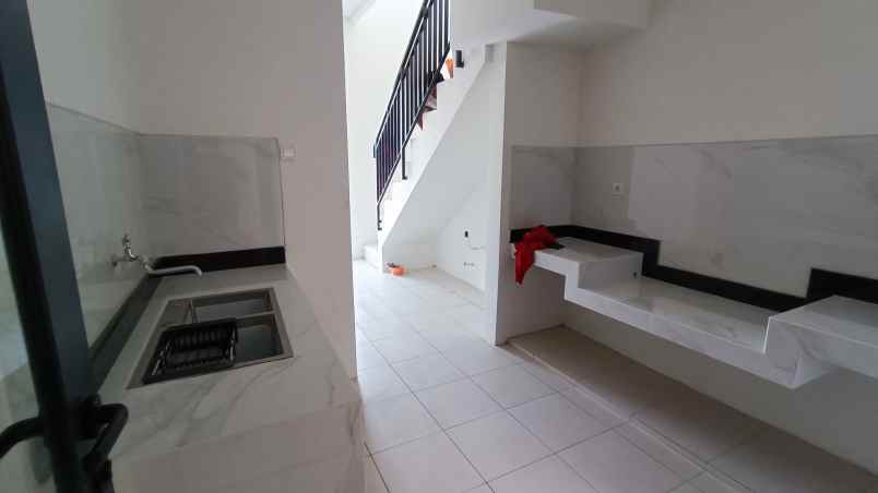 dijual rumah woodland citraland surabaya