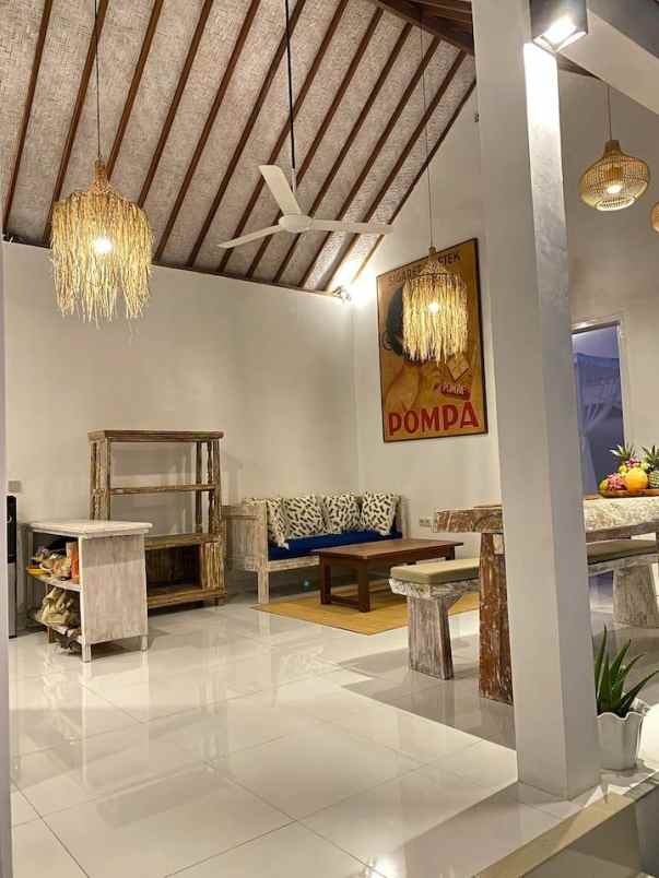 dijual villa jalan raya padonan