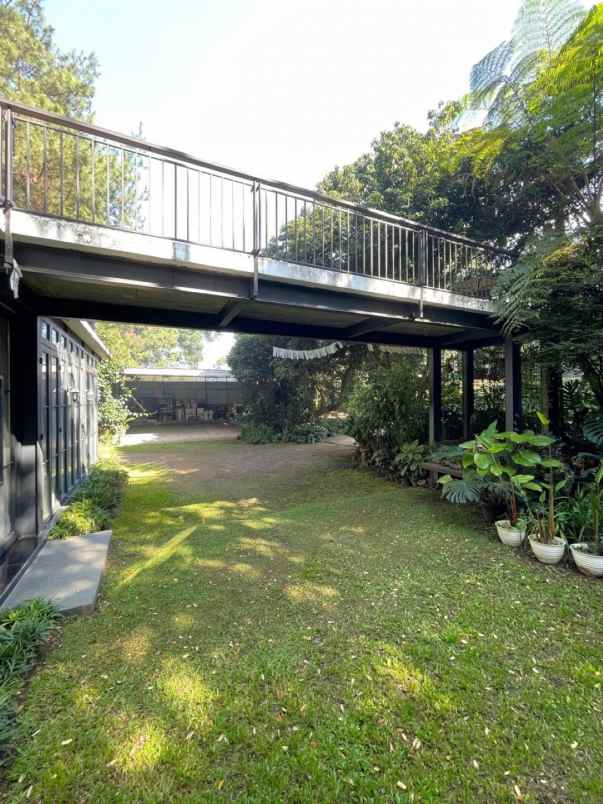 dijual villa jalan sersan bajuri