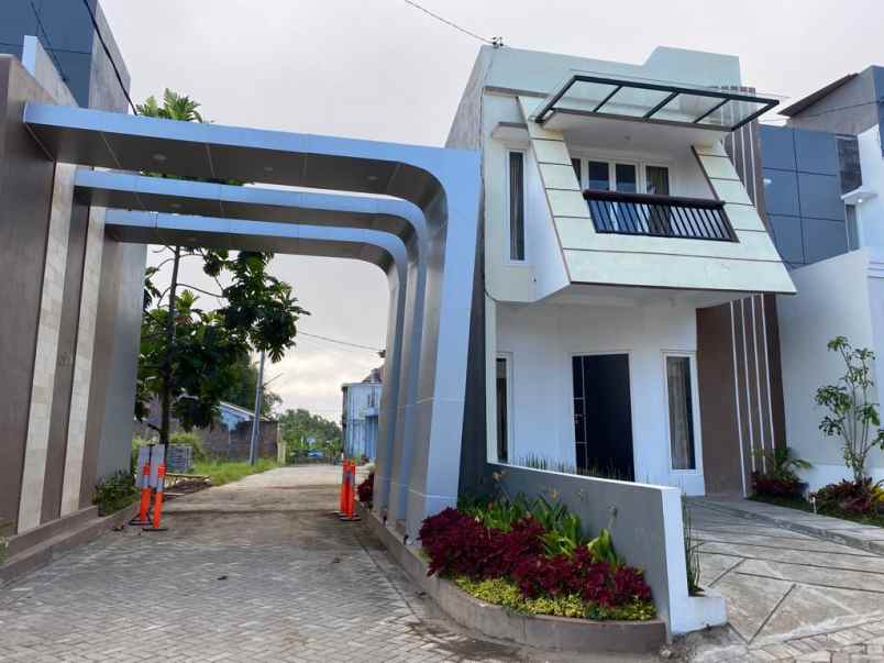 dijual villa junrejo