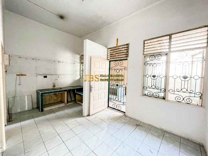 dijual villa komplek cemara hijau