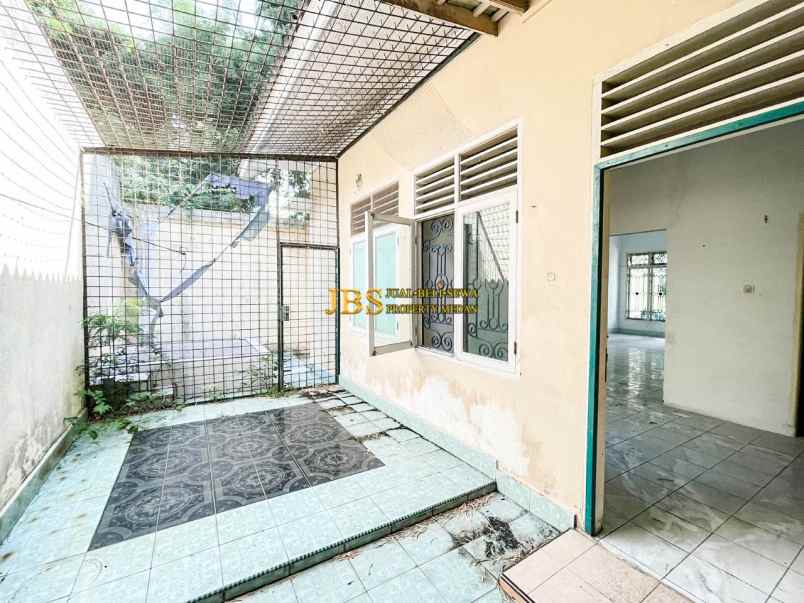 dijual villa komplek cemara hijau