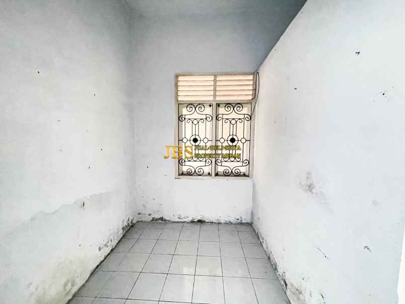 dijual villa komplek cemara hijau