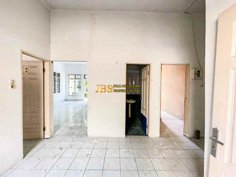 dijual villa komplek cemara hijau