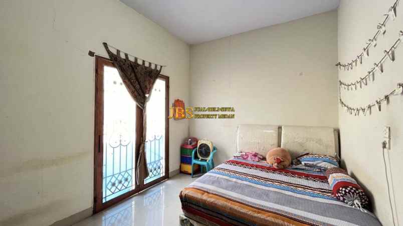 dijual villa komplek somerset regency