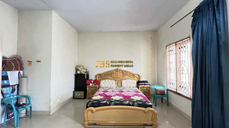 dijual villa komplek somerset regency