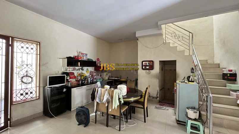 dijual villa komplek somerset regency