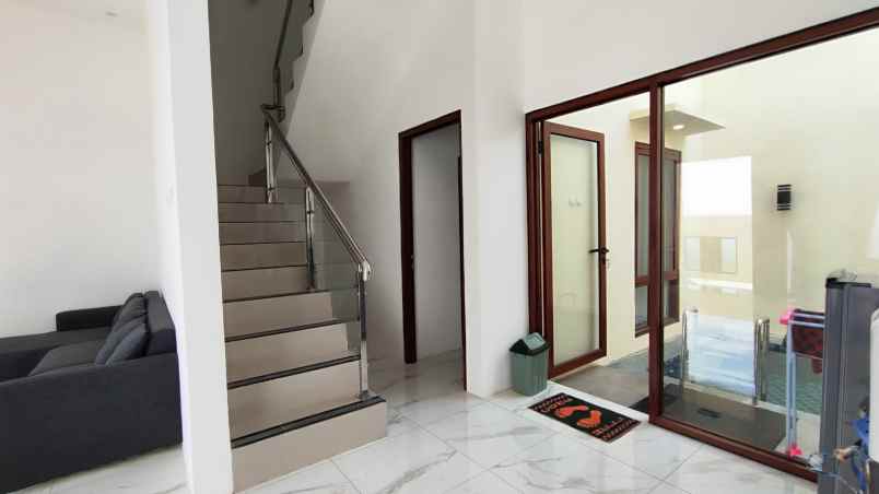 dijual villa oro oro ombo tlekung