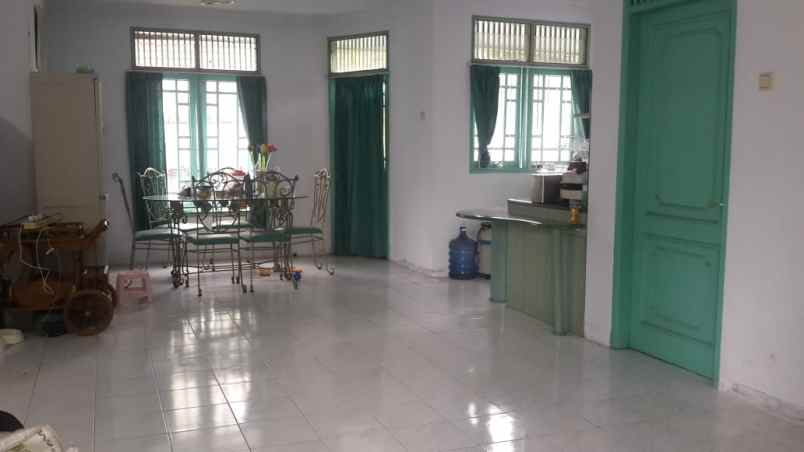 dijual villa palasari