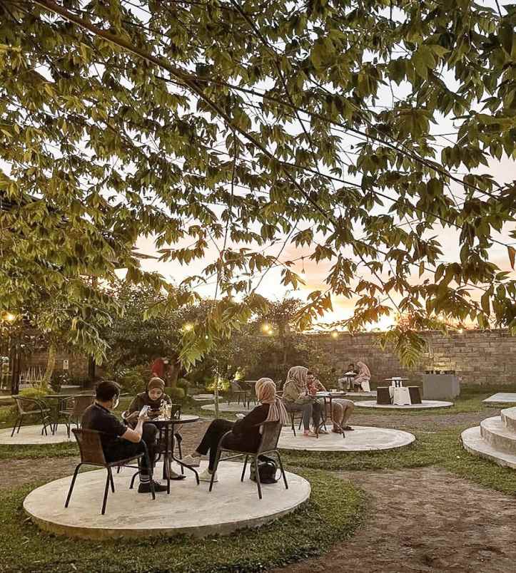 disewakan gedung cafe furniture dan peralatan cafe