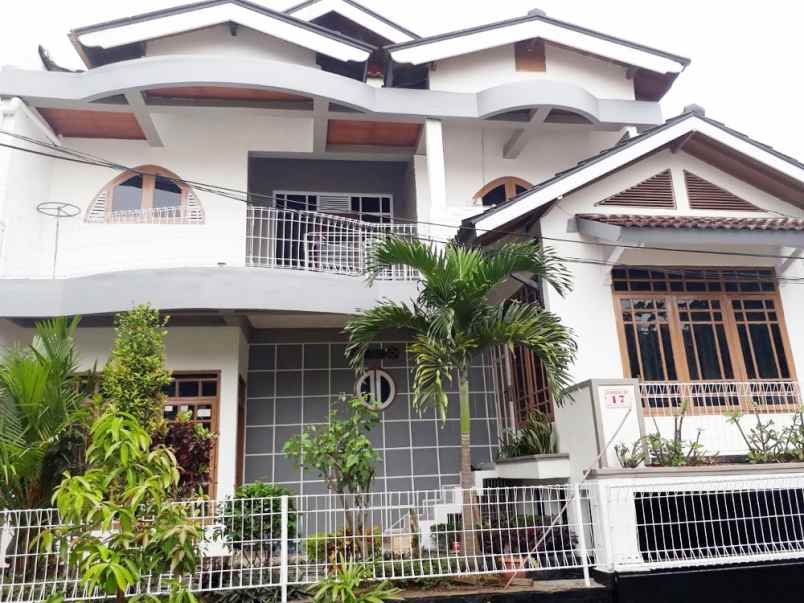 disewakan kost jl zamrud 2 blok b2 no 17