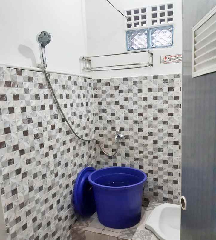 disewakan kost jl zamrud 2 blok b2 no 17