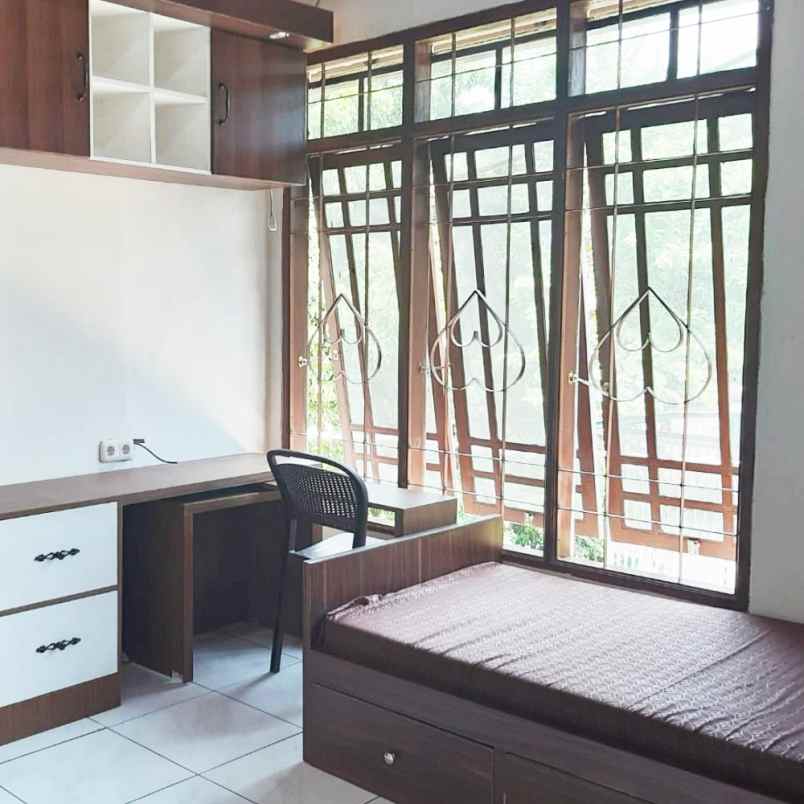 disewakan kost jl zamrud 2 blok b2 no 17