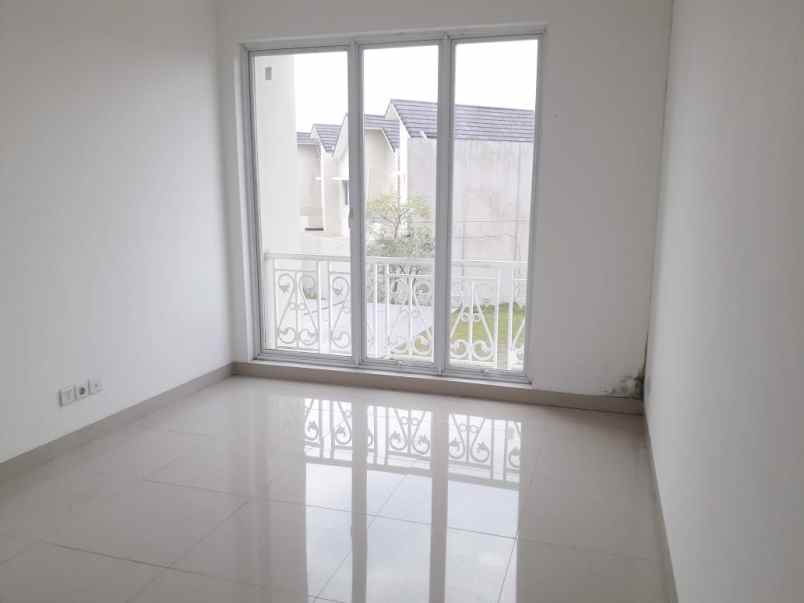 disewakan rumah cluster thames jgc jakarta