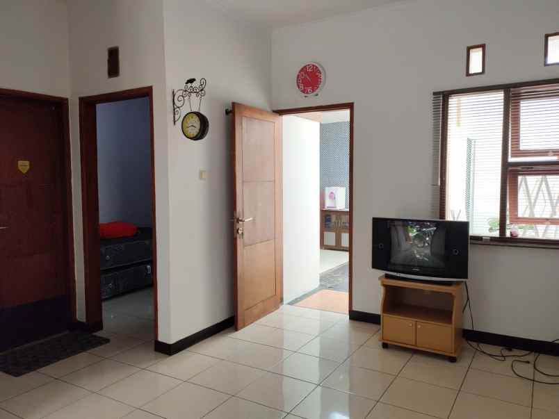 disewakan rumah semi furnish selaras cihanjuang