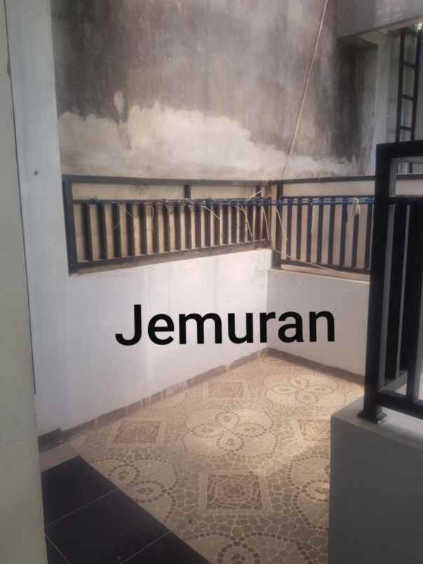 disewakan tahunan rumah cihanjuang siap huni 2 lantai