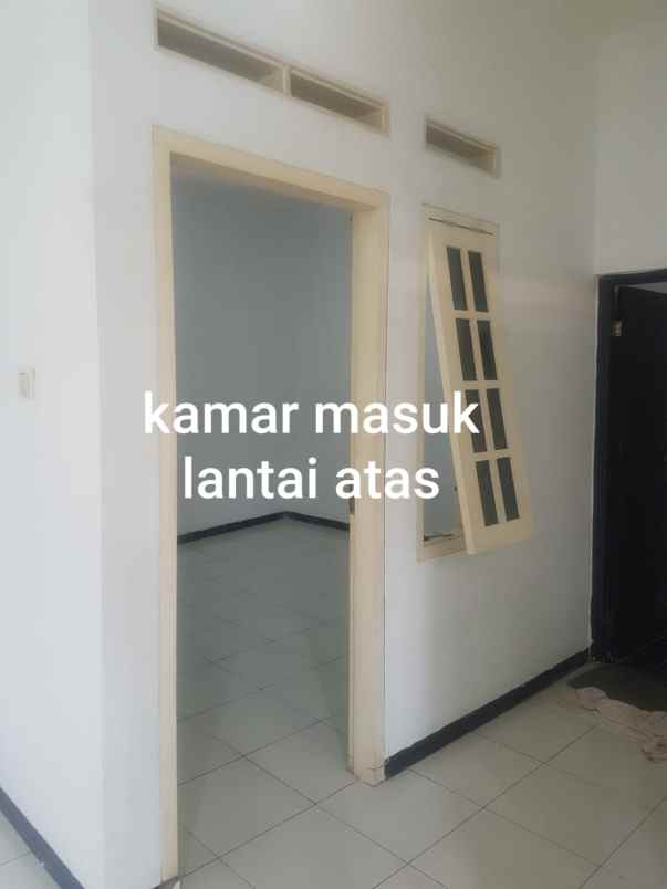 disewakan tahunan rumah cihanjuang siap huni 2 lantai