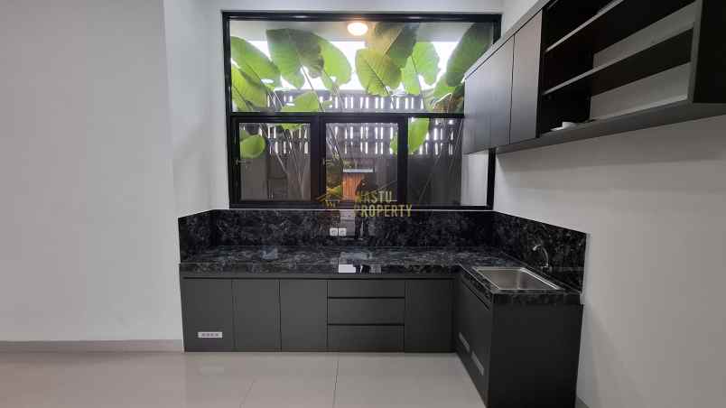 hunian mewah modern 2 lantai di kawasan elit palagan