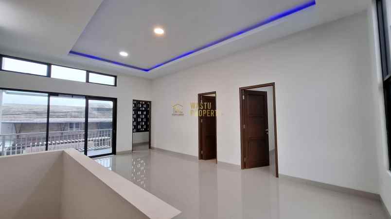 hunian mewah modern 2 lantai di kawasan elit palagan