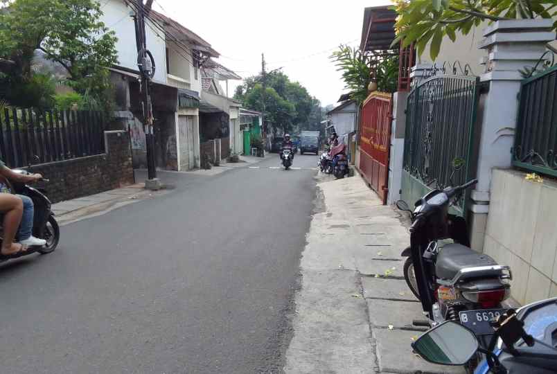 jual rumah besar 2 lantai jaksel