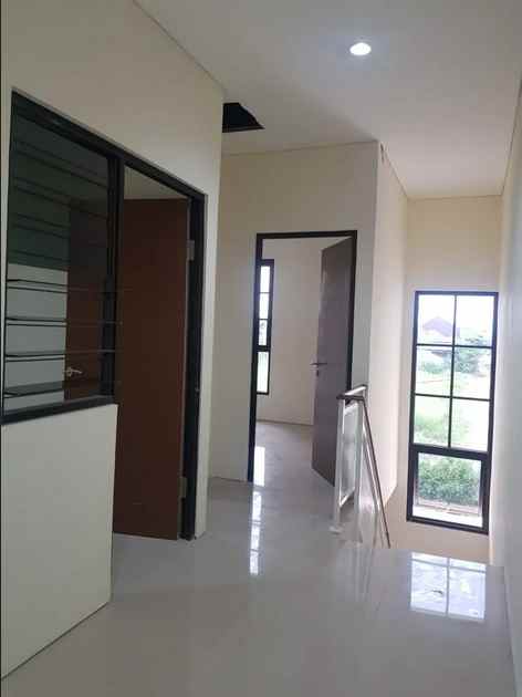 modern house 1m an di medokan dekat gunung anyar merr