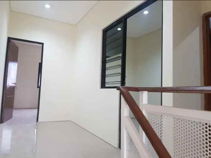 modern house 1m an di medokan dekat gunung anyar merr