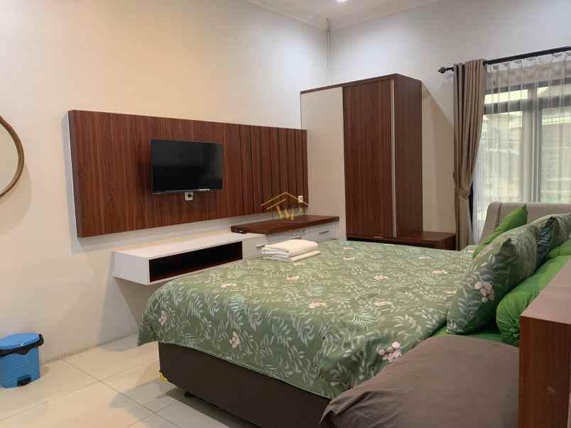 rumah 2 lantai dekat rs jih full furnished di sleman