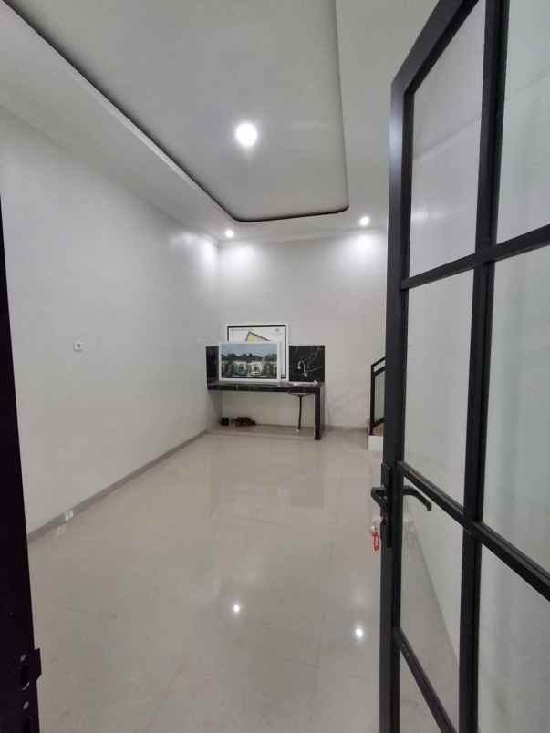 rumah 2 lantai desain modern dekat exit tol malang