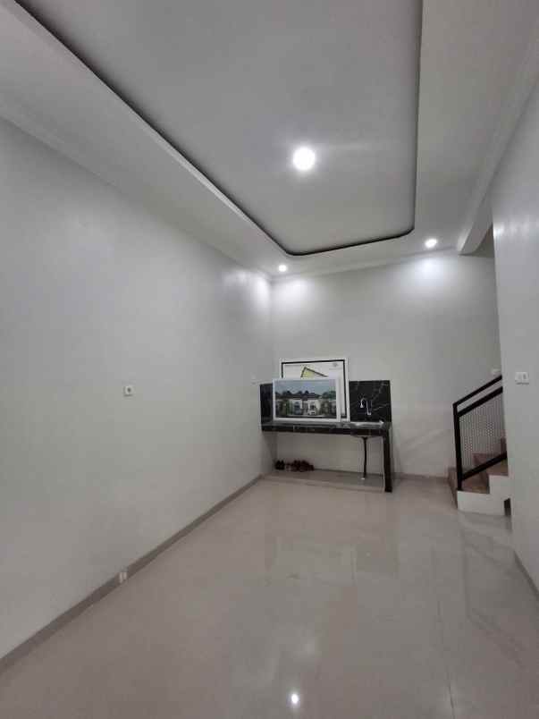 rumah 2 lantai desain modern dekat exit tol malang