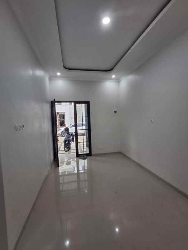 rumah 2 lantai desain modern dekat exit tol malang