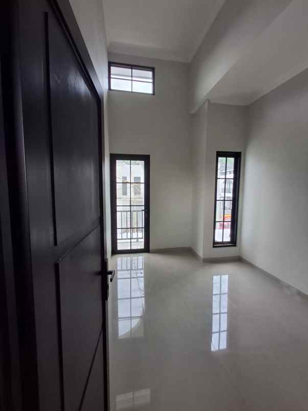 rumah 2 lantai desain modern dekat exit tol malang