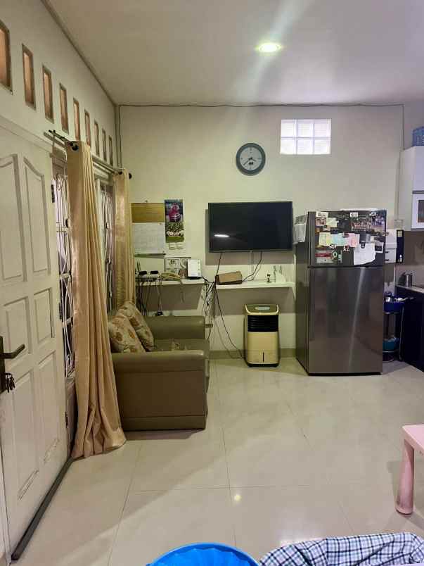 rumah 2 lantai di jl swadaya duren sawit jakarta timur