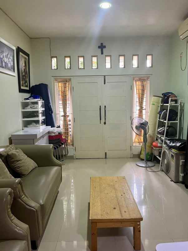 rumah 2 lantai di jl swadaya duren sawit jakarta timur