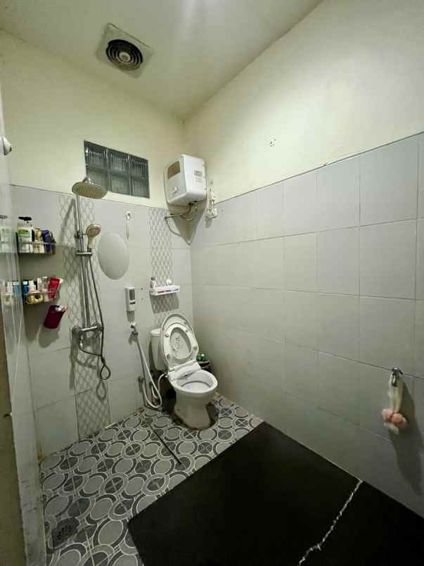 rumah 2 lantai di jl swadaya duren sawit jakarta timur