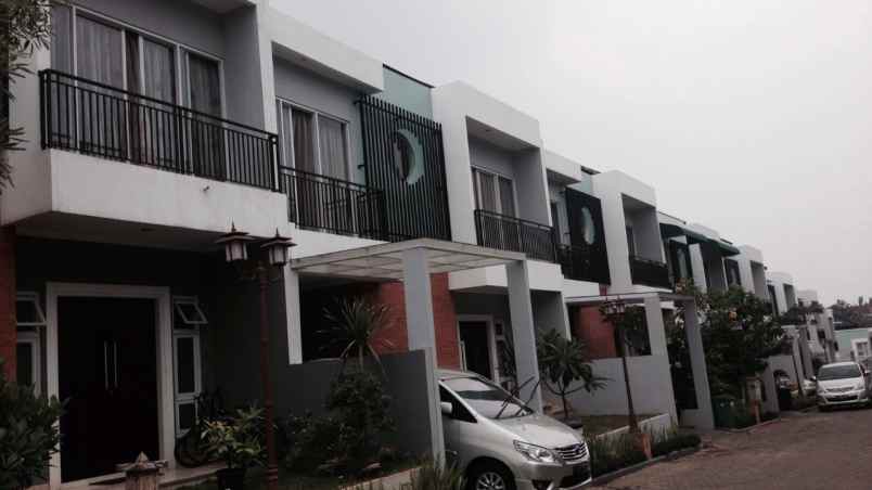 rumah 2 lantai di villa padi jagakarsa jakarta selatan