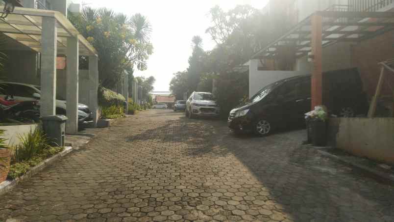 rumah 2 lantai di villa padi jagakarsa jakarta selatan