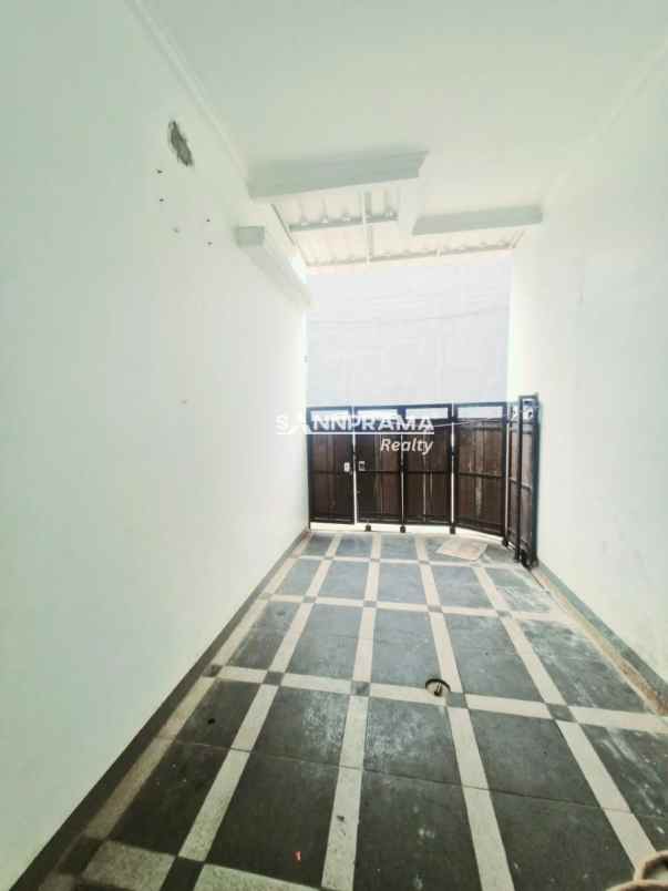 rumah 2 lantai disewakan di grand depok city iml
