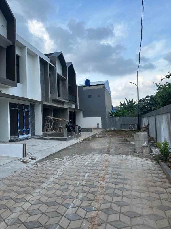 rumah 3 lantai harga 900 juta tangerang selatan