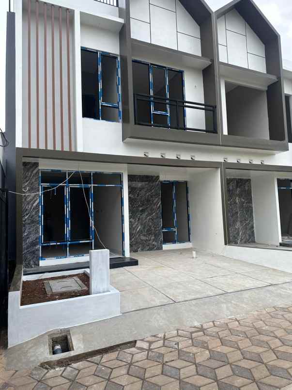 rumah 3 lantai harga 900 juta tangerang selatan