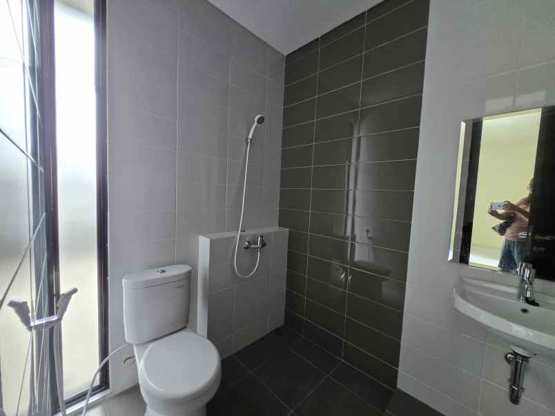 rumah alam signature suvarna sutera tangerang